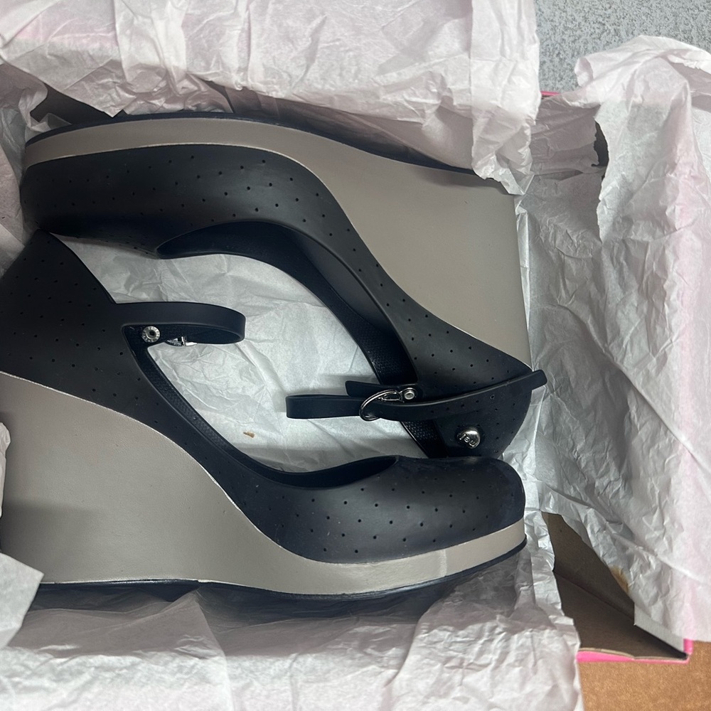 Mel by Melissa Black and Gray Wedges